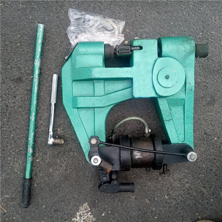 液壓擠孔機(jī)實物圖2