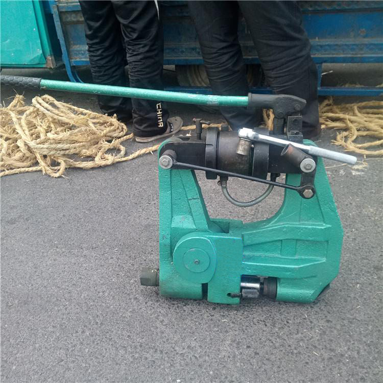 液壓擠孔機(jī)實物圖1